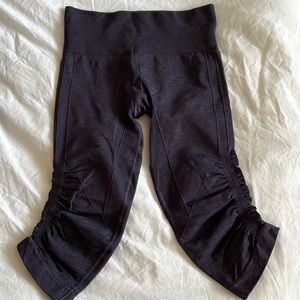 Lululemon high wasted, below knee work out tights